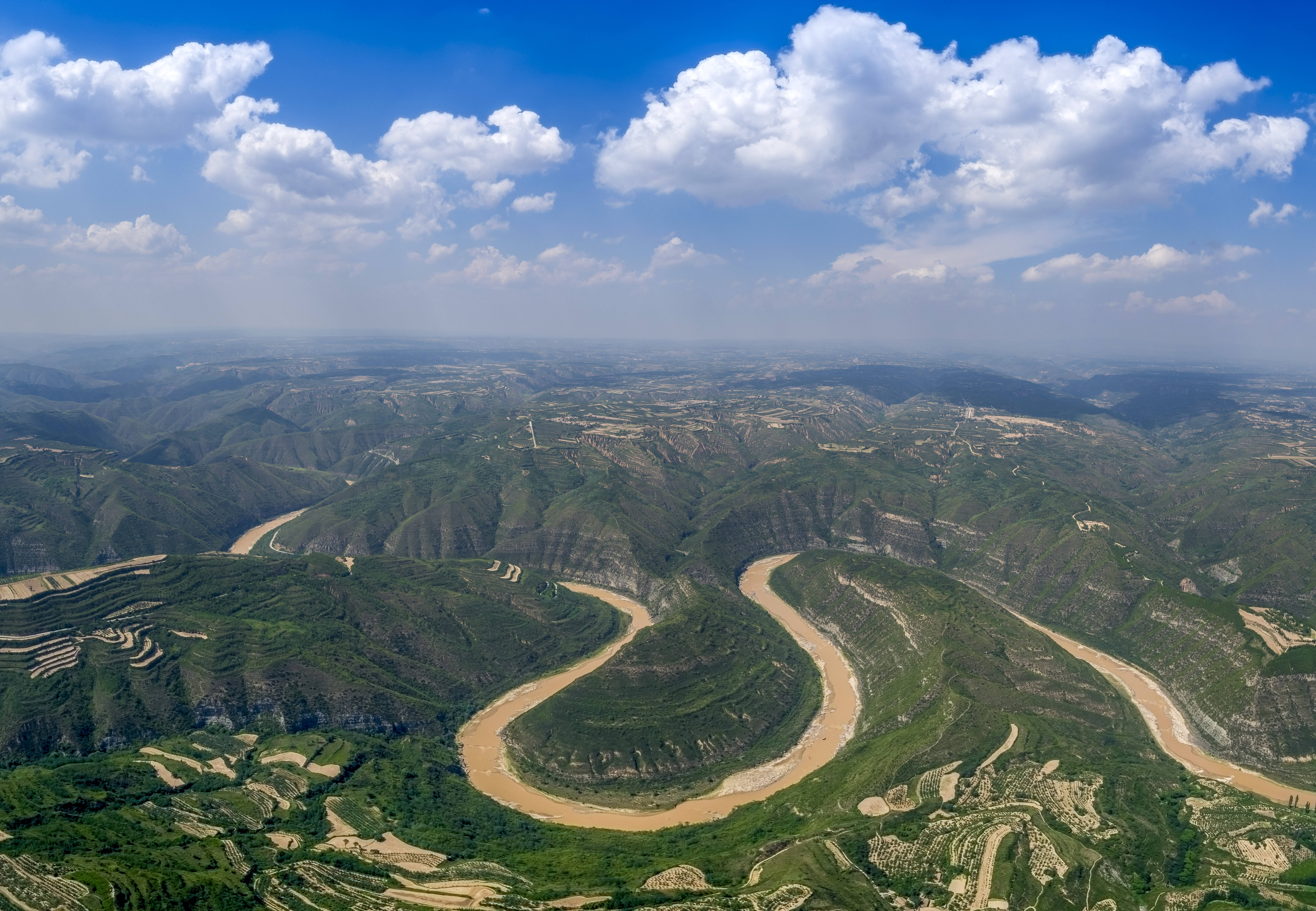 陕西，向尊敬的听众朋友们问好！